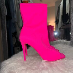 🔥💖UNWORN HOT PINK BOOTIES 🔥💖